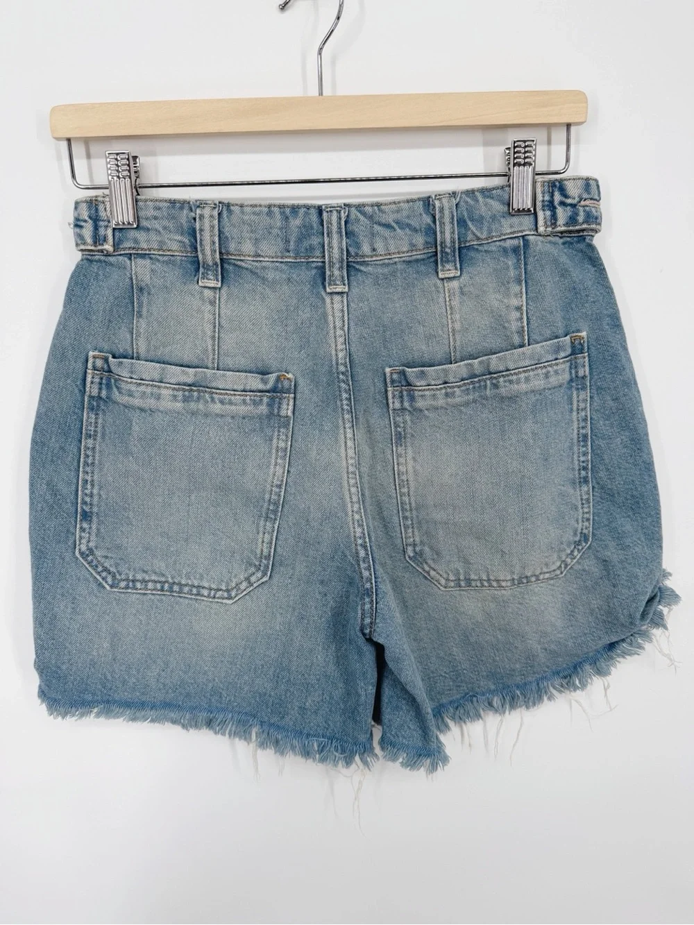 We The Free by Free People Palmer Mid Rise Jean Shorts Size 24